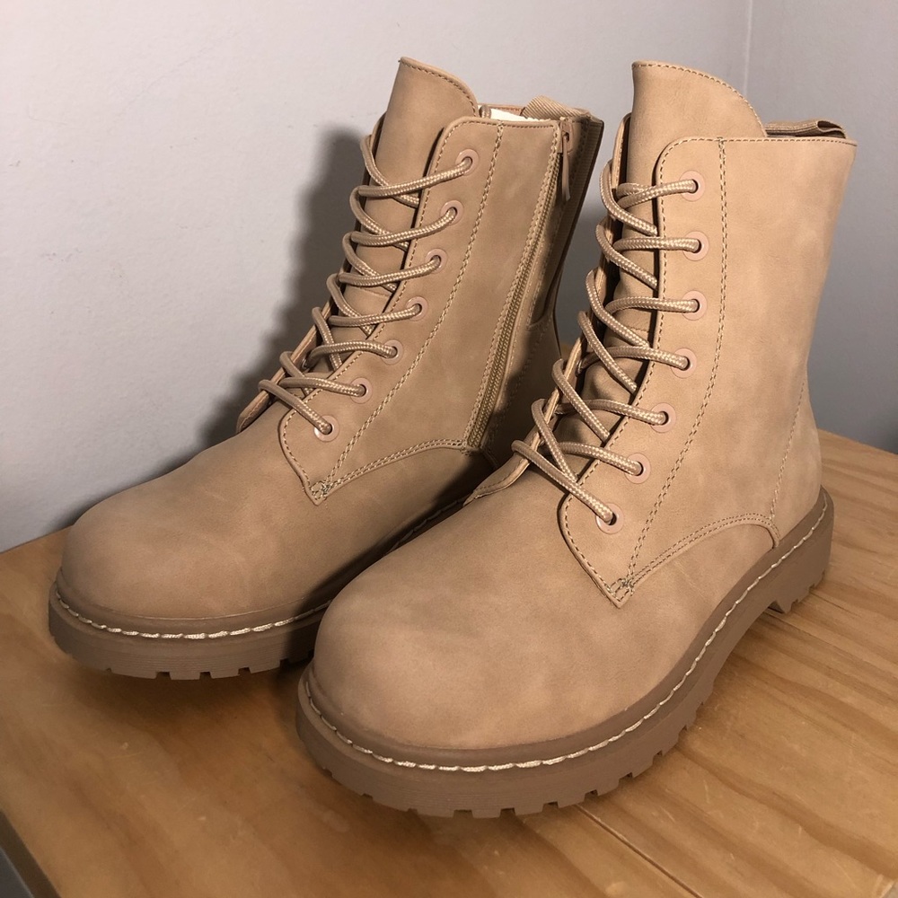 Torrid STEVIE LACE-UP COMBAT BOOT (WW) - Size 8